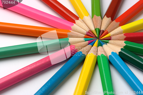 Image of Colorful crayons arranged in circle