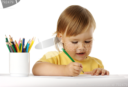 Image of Child draw with green crayon