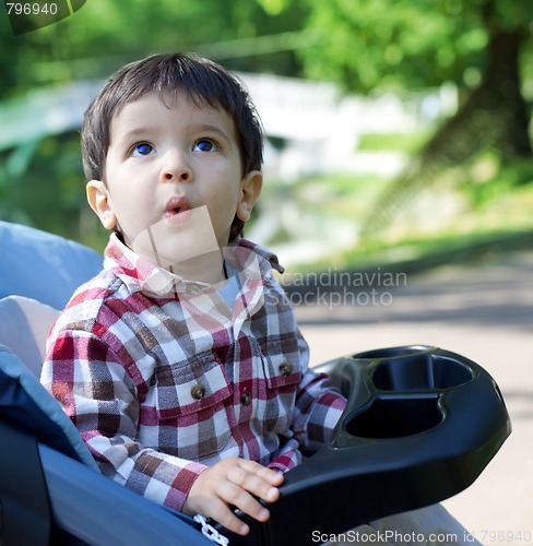 Image of surprised tot peers into sky