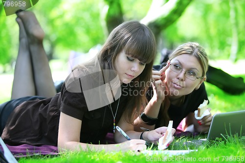 Image of two businesswoman