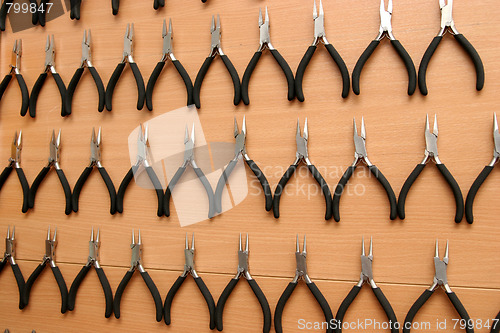 Image of pliers 