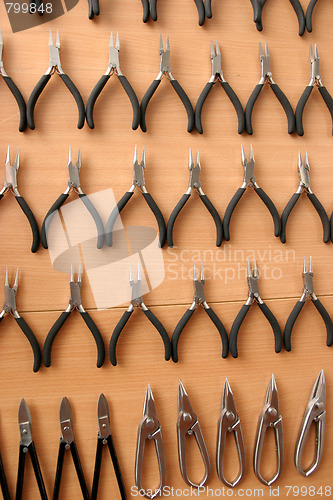 Image of pliers 