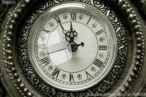 Image of antique clock 