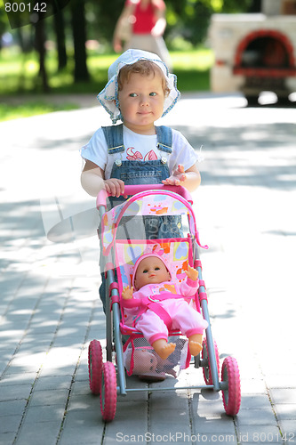 Image of little girl walks with sidercar