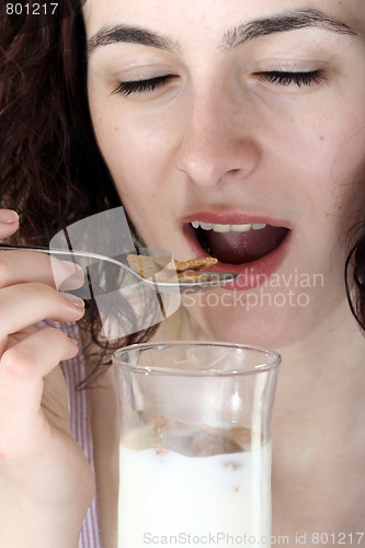 Image of Young people eating milk with cereals