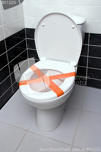 Image of Do not throw trash in toilet