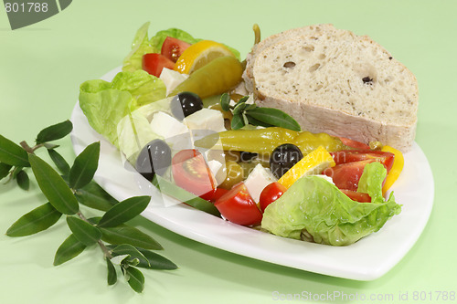 Image of Salad with olives