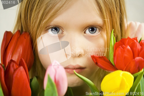 Image of Girl and tulps