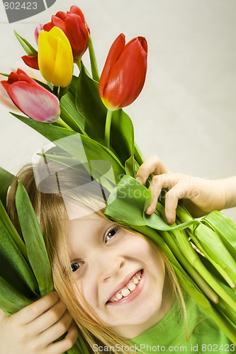 Image of Girl and tulps