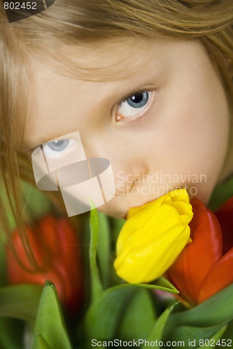 Image of Girl and tulps