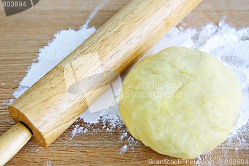 Image of Rolling pin and cookie dough