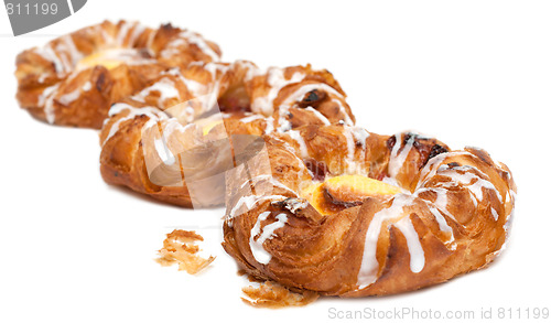Image of Three puff cakes with vanilla