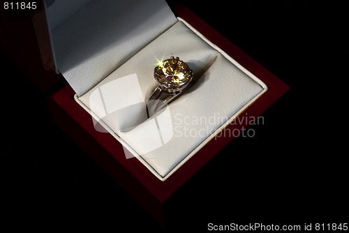 Image of finger ring with a yellow gemstone
