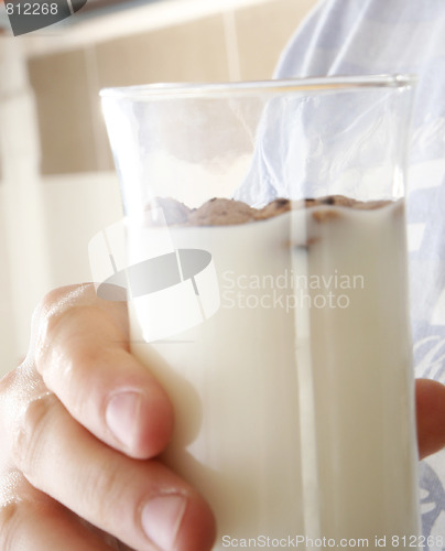 Image of Young people eating milk with cereals