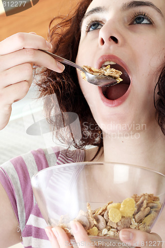 Image of Young people eating milk with cereals