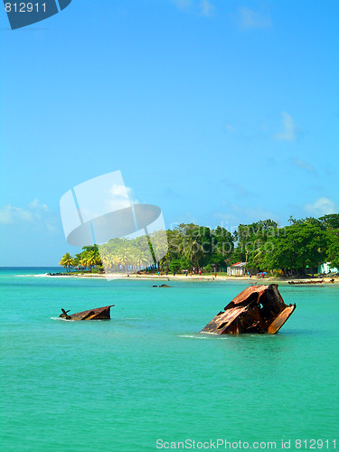 Image of sunken ship on shores of corn island nicaragua