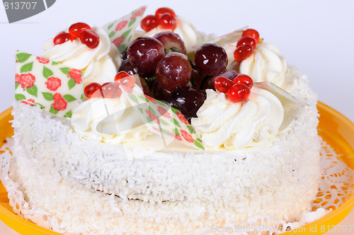 Image of cake with cream