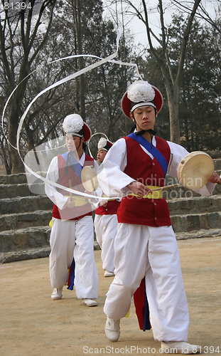 Image of Korean dancers