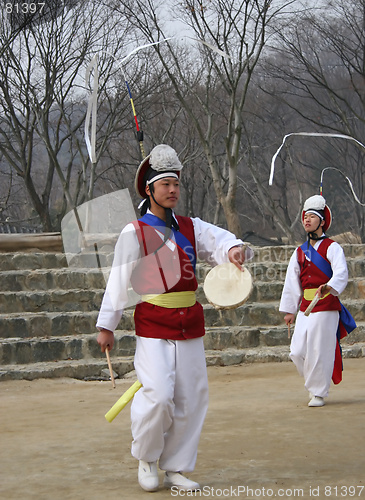 Image of Korean dancers