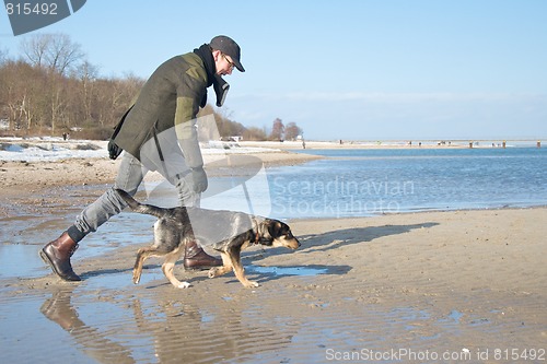 Image of master with dog at the beach