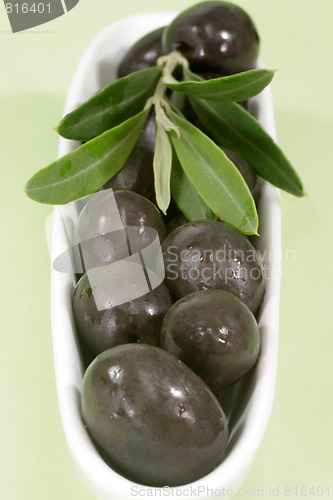 Image of Black olives with leaves