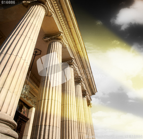 Image of Greek pillars