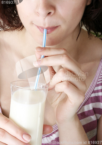 Image of Young people eating milk with cereals