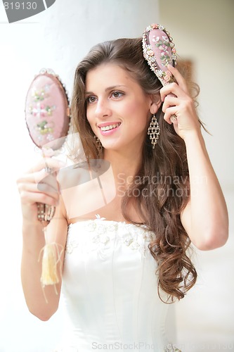 Image of girl does comb 