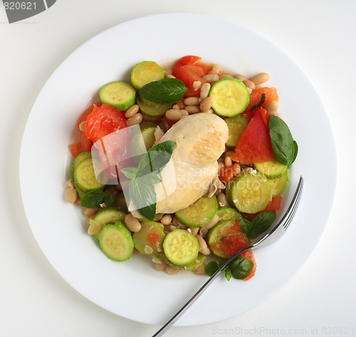 Image of Italian chicken with courgettes and beans from above