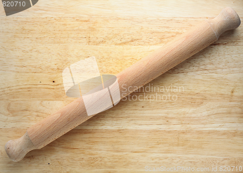 Image of Rolling pin on wooden board