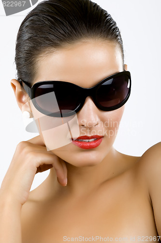 Image of woman in big sunglasses