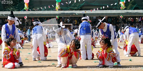 Image of Traditional dance at a South Korean elementary school