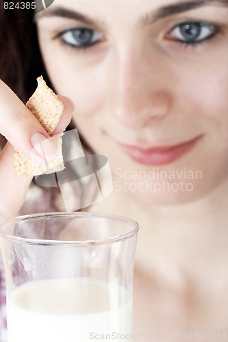 Image of Young people eating milk with cereals