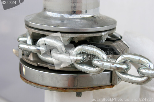 Image of windlass and chain