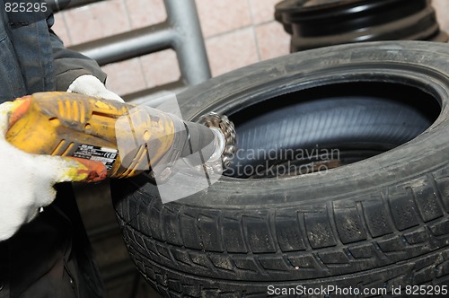 Image of cleaning a car wheel disc