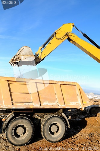 Image of loader excavator and rear-end tipper