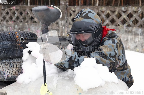 Image of Paintball player in shooting position