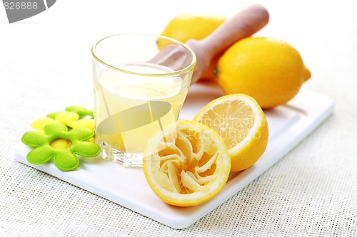 Image of fresh lemon juice