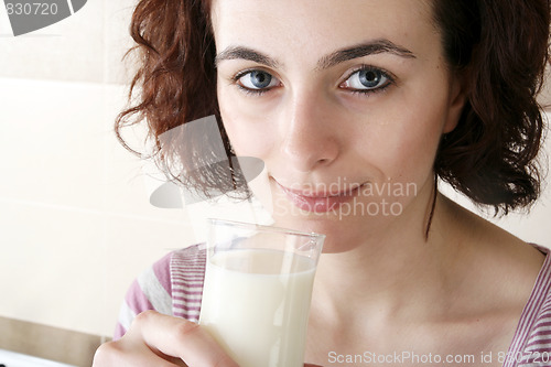 Image of Young people eating milk with cereals