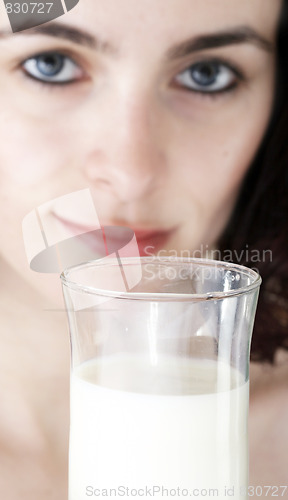 Image of Young people eating milk.