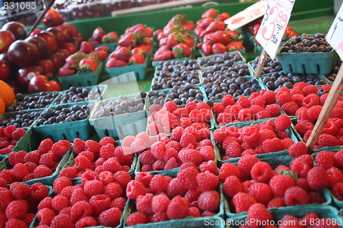 Image of Berries at a Farmers Market