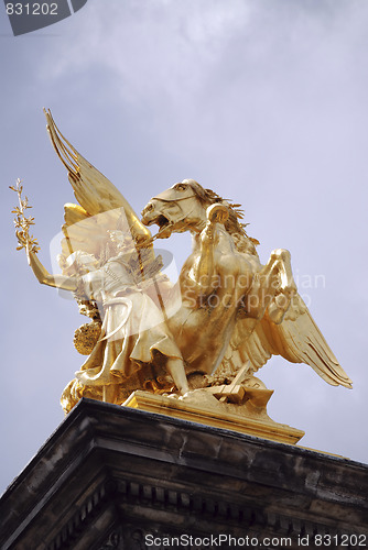 Image of golden statue2