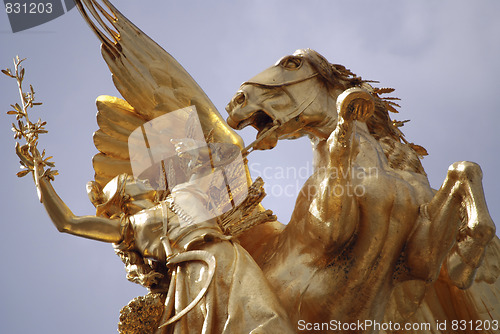 Image of golden statue3