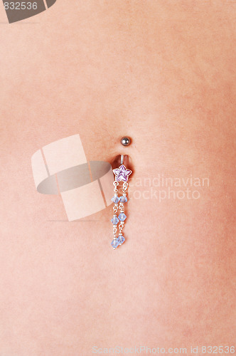 Image of Belly button jewelry.