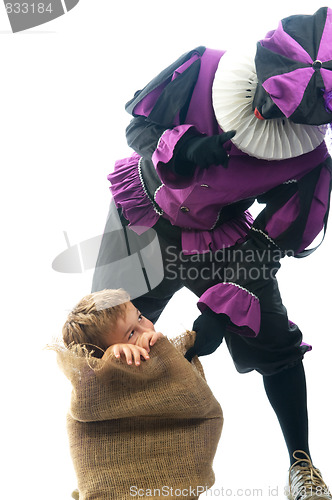 Image of Zwarte Piet with a child in the bag, to take him to Spain...