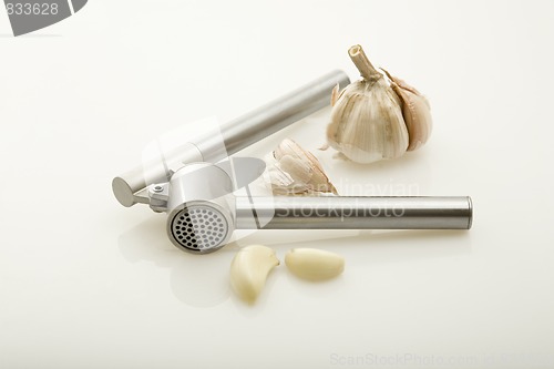 Image of Garlic and a garlic press