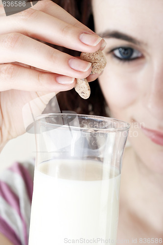 Image of Young people eating milk with cereals