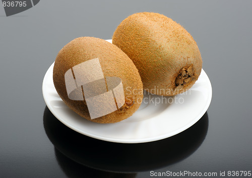 Image of Kiwi on a white plate