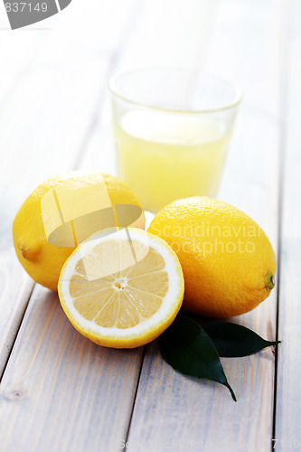 Image of fresh lemon juice