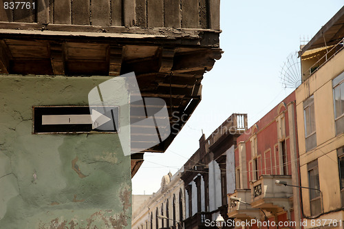 Image of One Way Sign in Lima